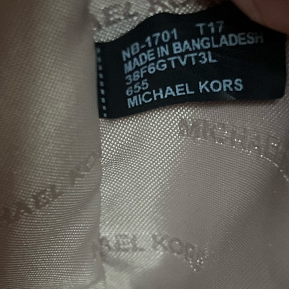 Michael Kors Medium Jet Set Medium Carry All Tote - Picture 16 of 16